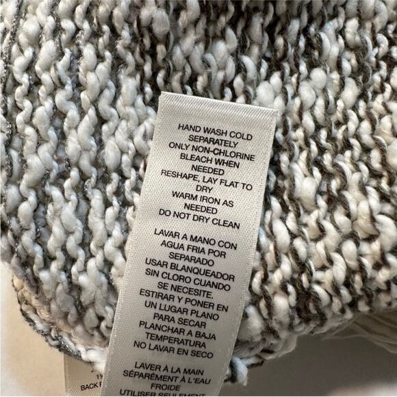 Chico's V-Neck Sweater Gray White Asymmetrical Fringe Trim, Size O (US
Size S/4) - Picture 10 of 10